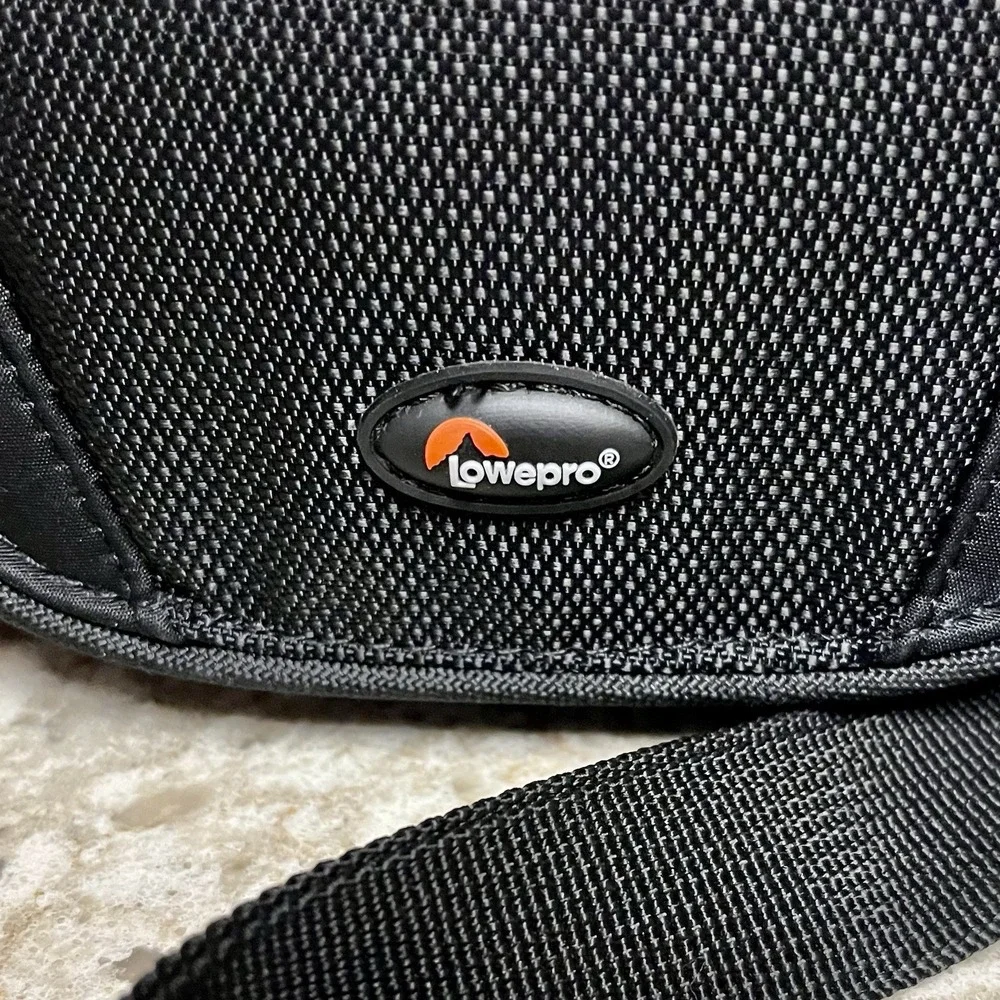 LowePro Edit 110 Black Camera Bag, Divider, Padded, Zipper, 5 Pockets